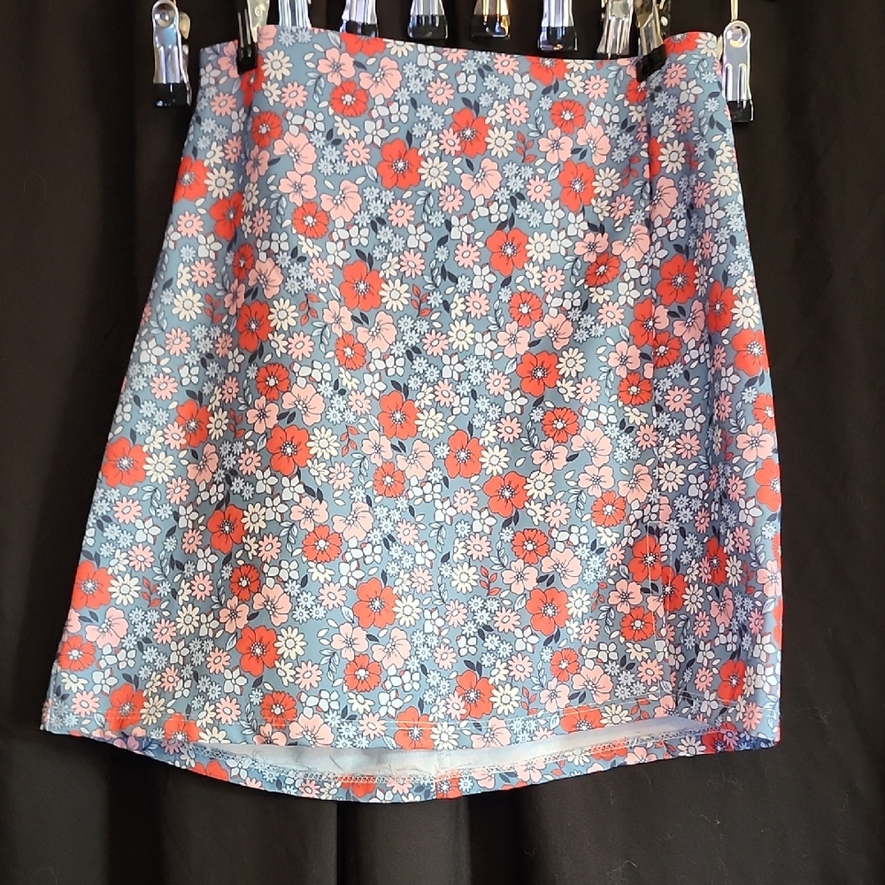 Chic Floral Mini Skirt in Blue and Red